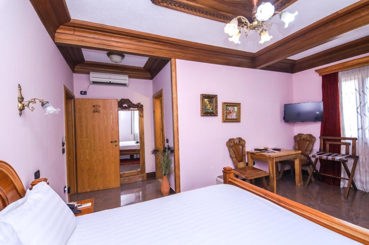 Brilant Antik Center Hotel Tirana Zewnętrze zdjęcie