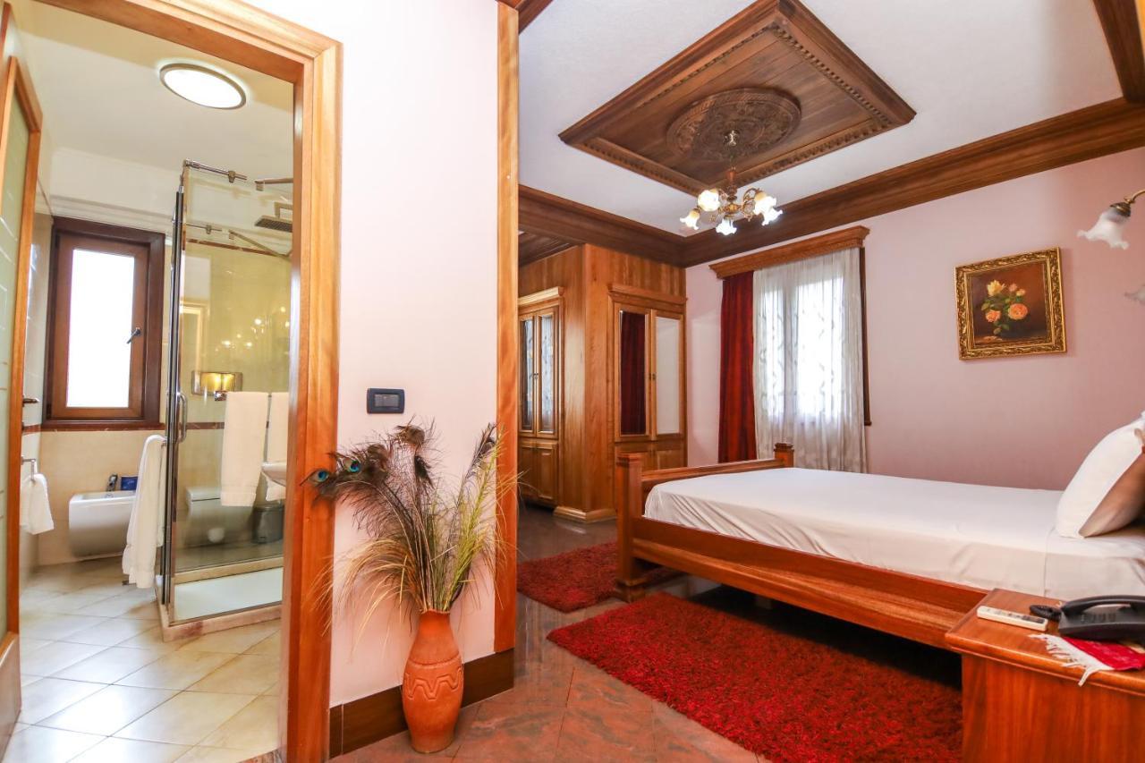 Brilant Antik Center Hotel Tirana Zewnętrze zdjęcie