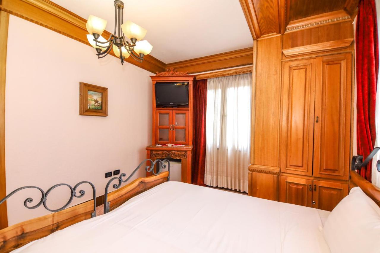 Brilant Antik Center Hotel Tirana Zewnętrze zdjęcie