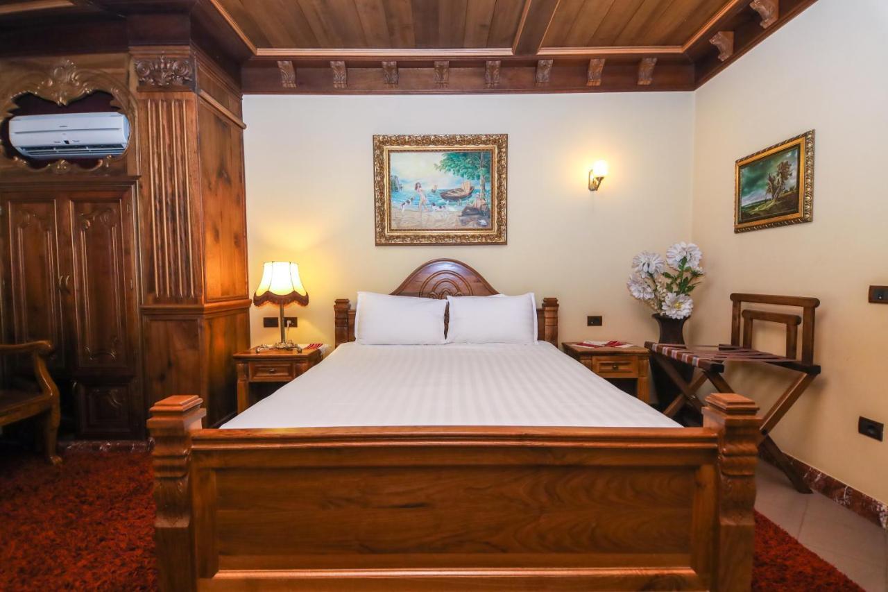 Brilant Antik Center Hotel Tirana Zewnętrze zdjęcie