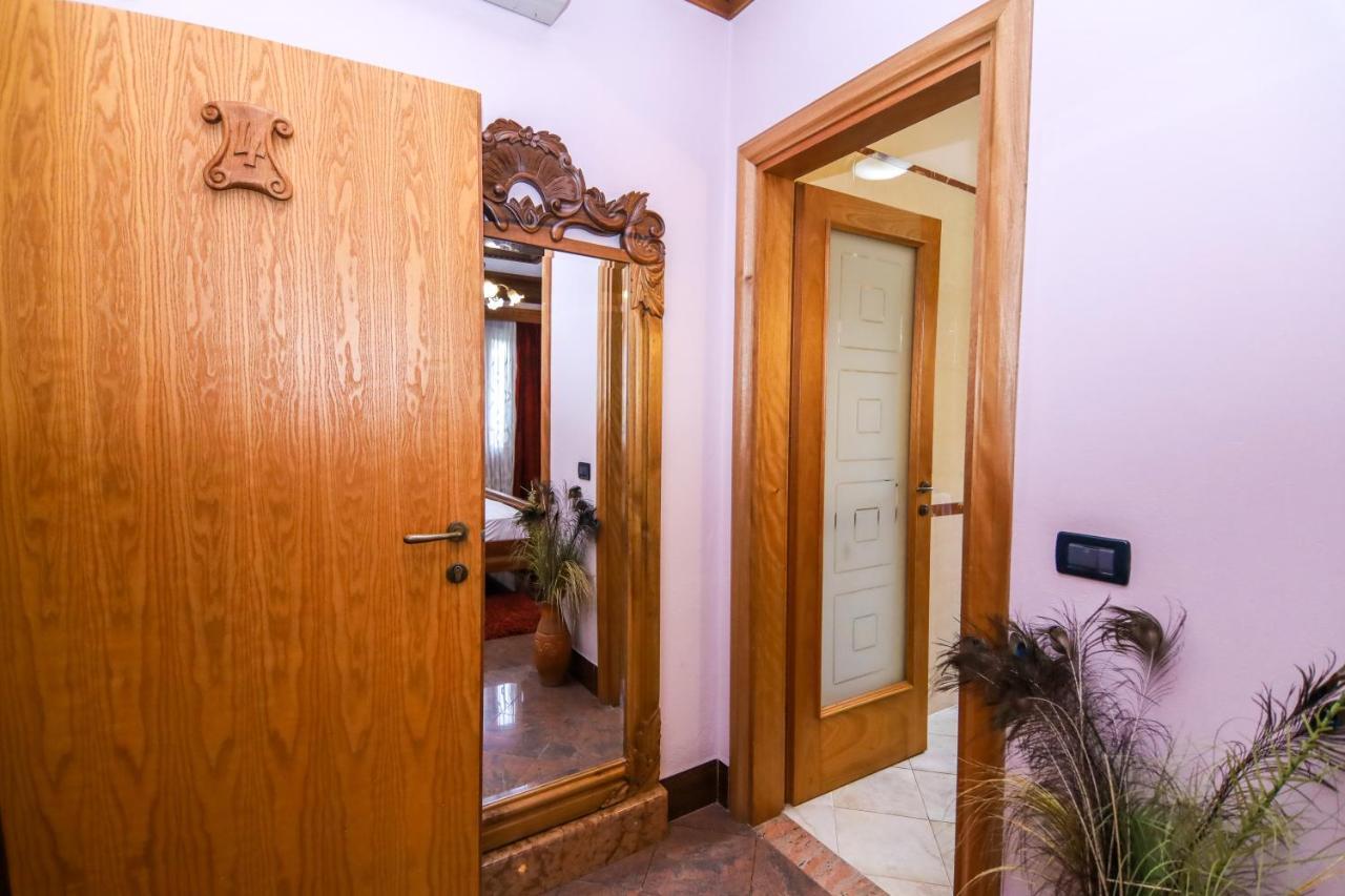 Brilant Antik Center Hotel Tirana Zewnętrze zdjęcie