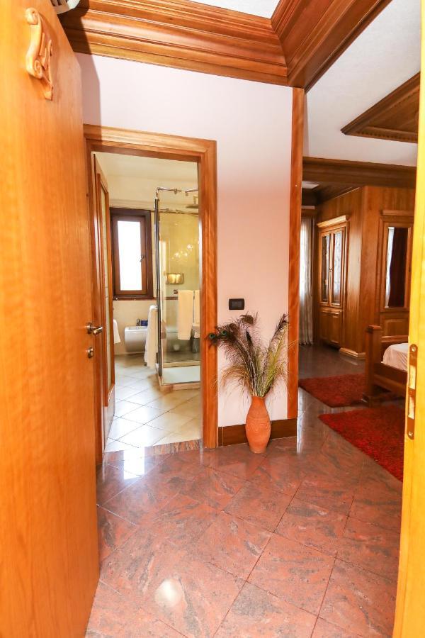 Brilant Antik Center Hotel Tirana Zewnętrze zdjęcie