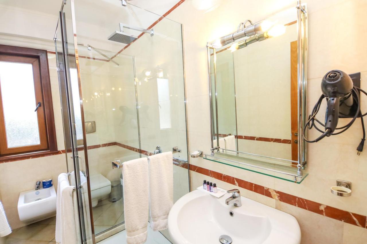 Brilant Antik Center Hotel Tirana Zewnętrze zdjęcie